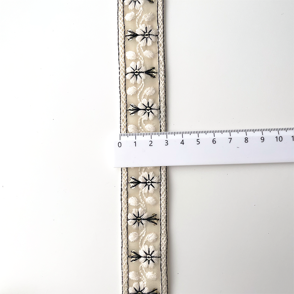 889 【 幅：3cm 】 インド刺繍リボン　クリーム　チュール　ブラック