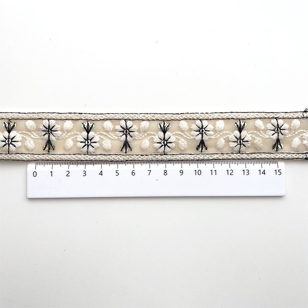889 【 幅：3cm 】 インド刺繍リボン　クリーム　チュール　ブラック