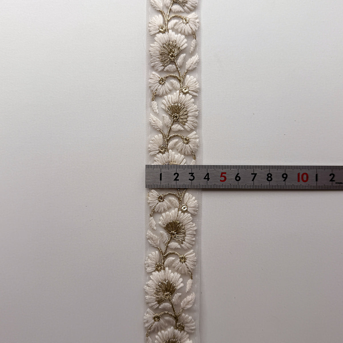 S421 インド刺繍リボン 3.5cm幅 チュール