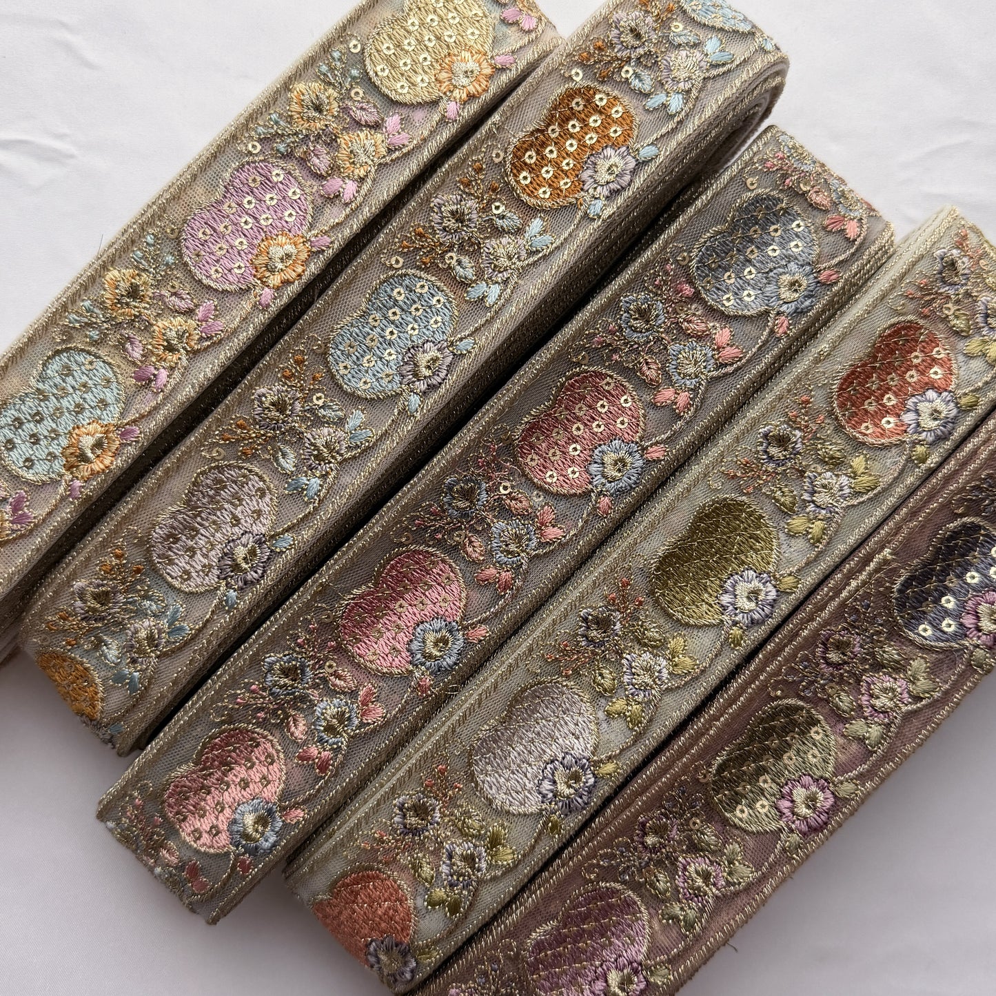 S412 インド刺繍リボン 4cm幅 チュール