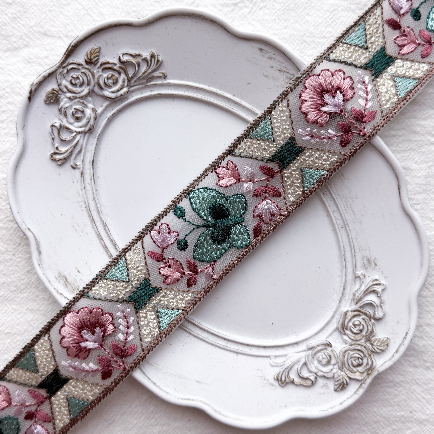 S405 インド刺繍リボン 3.5cm幅 チュール