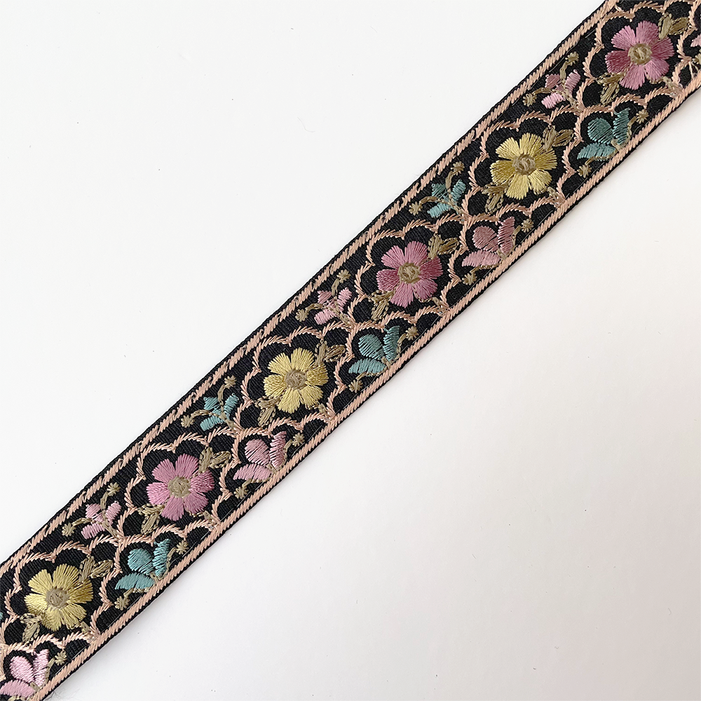 924 【 幅：3cm 】 インド刺繍リボン　ブラック　布地　イエロー　ブルー　ピンク