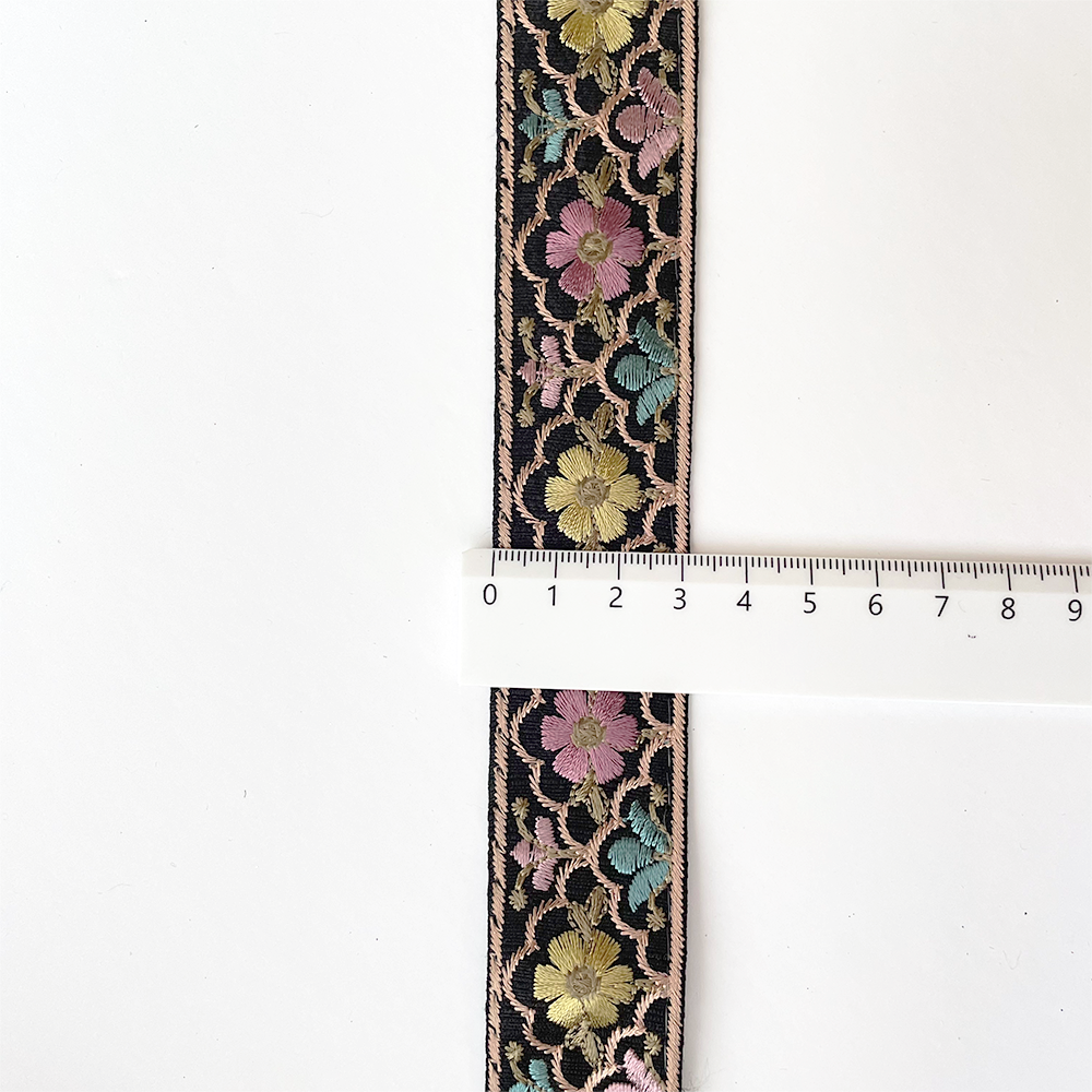 924 【 幅：3cm 】 インド刺繍リボン　ブラック　布地　イエロー　ブルー　ピンク