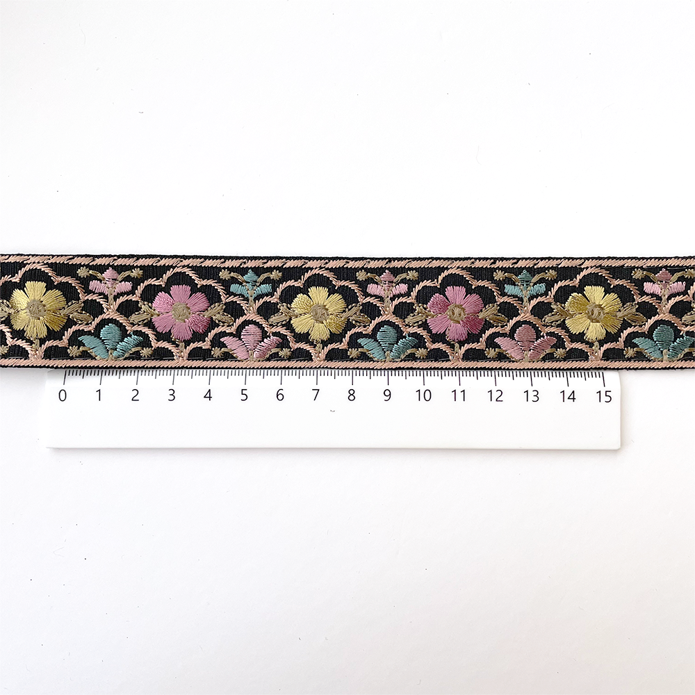 924 【 幅：3cm 】 インド刺繍リボン　ブラック　布地　イエロー　ブルー　ピンク