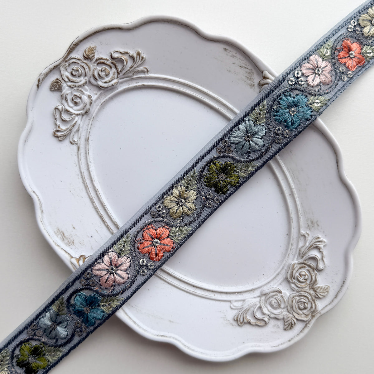 S419 インド刺繍リボン 2.5cm幅 チュール