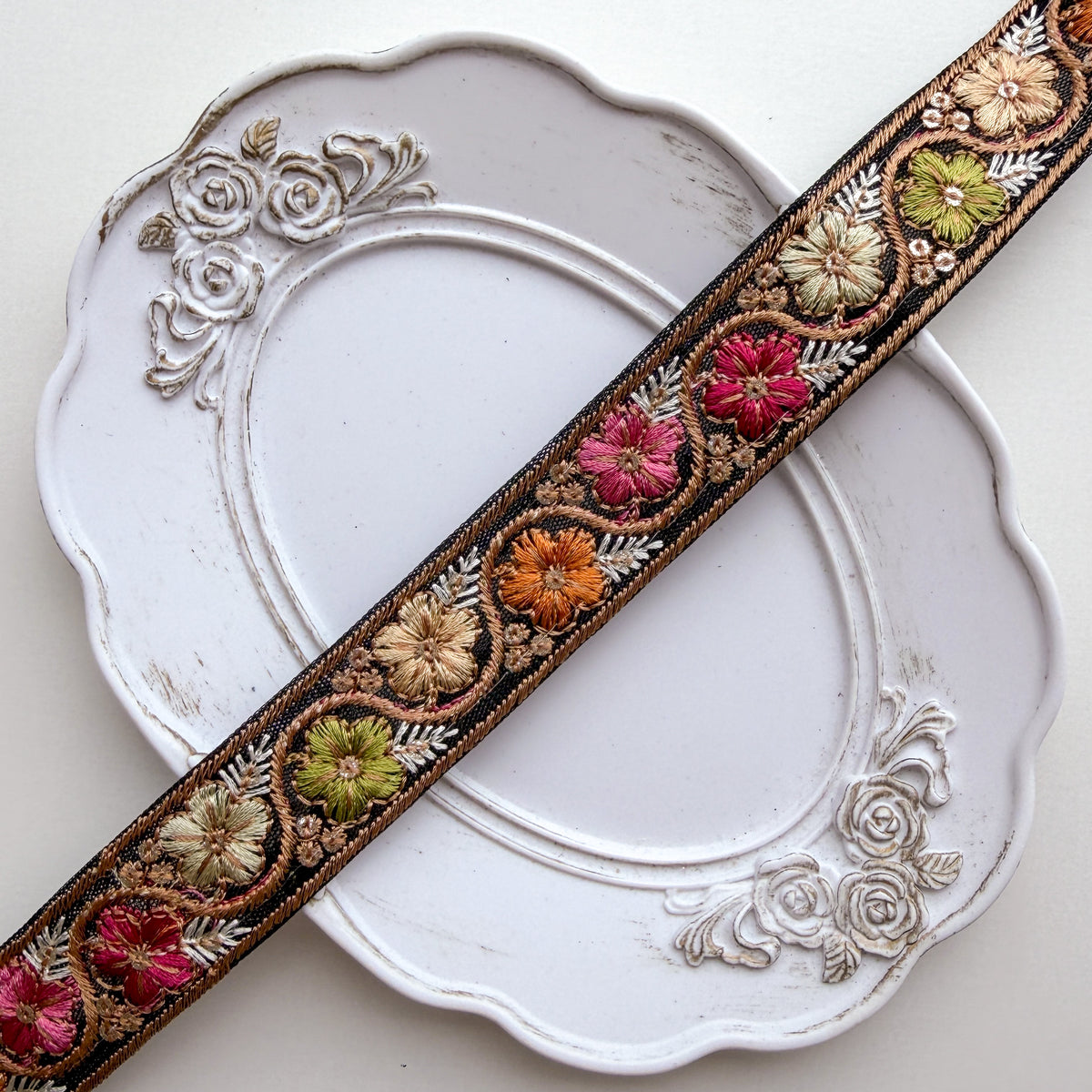 S419 インド刺繍リボン 2.5cm幅 チュール