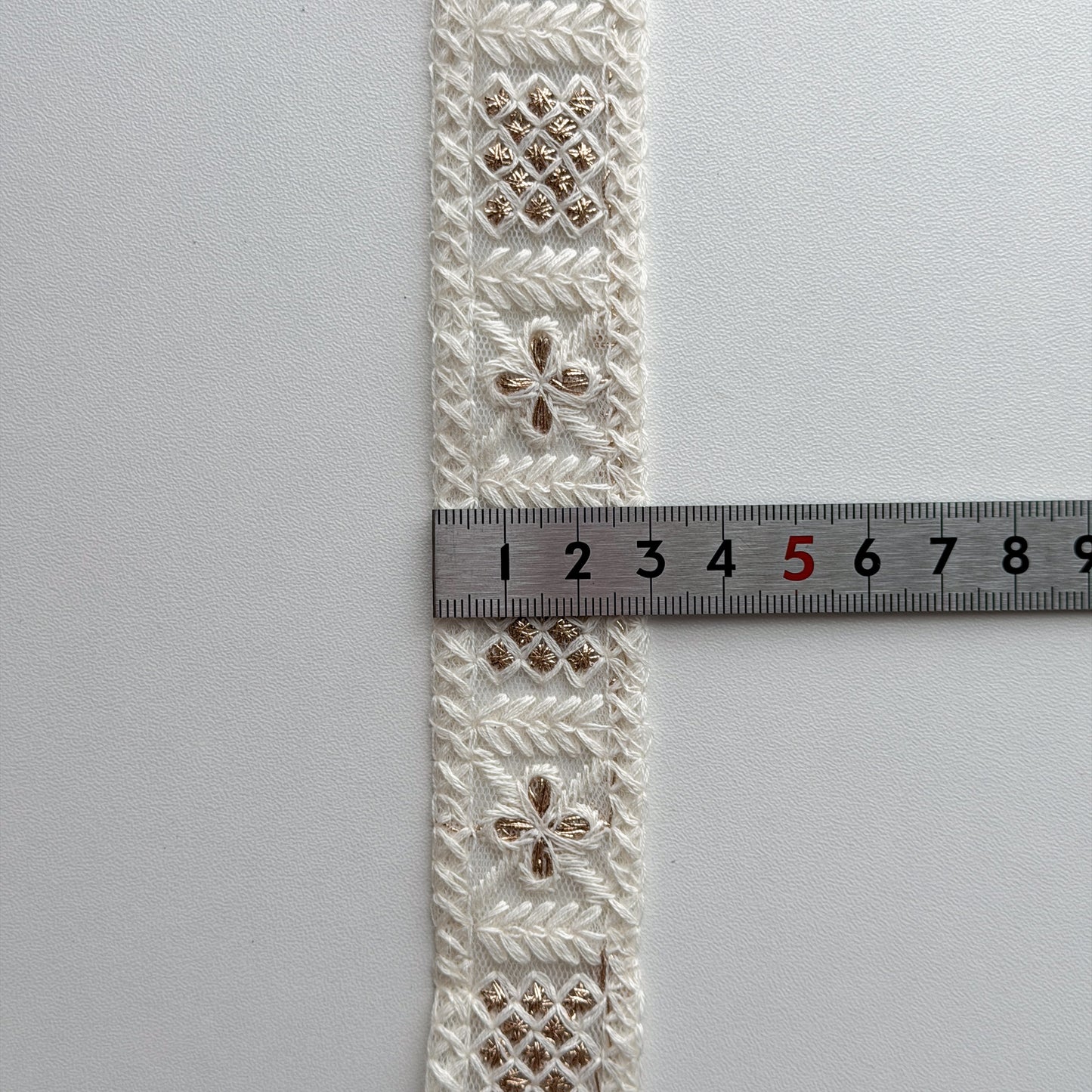 S388 インド刺繍リボン 3cm幅 チュール