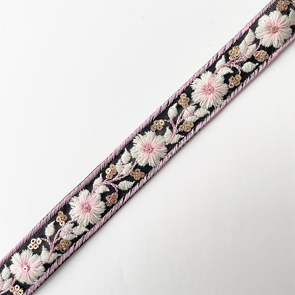 957 【 幅：2.5cm 】 インド刺繍リボン　ブラック　チュール　ピンク