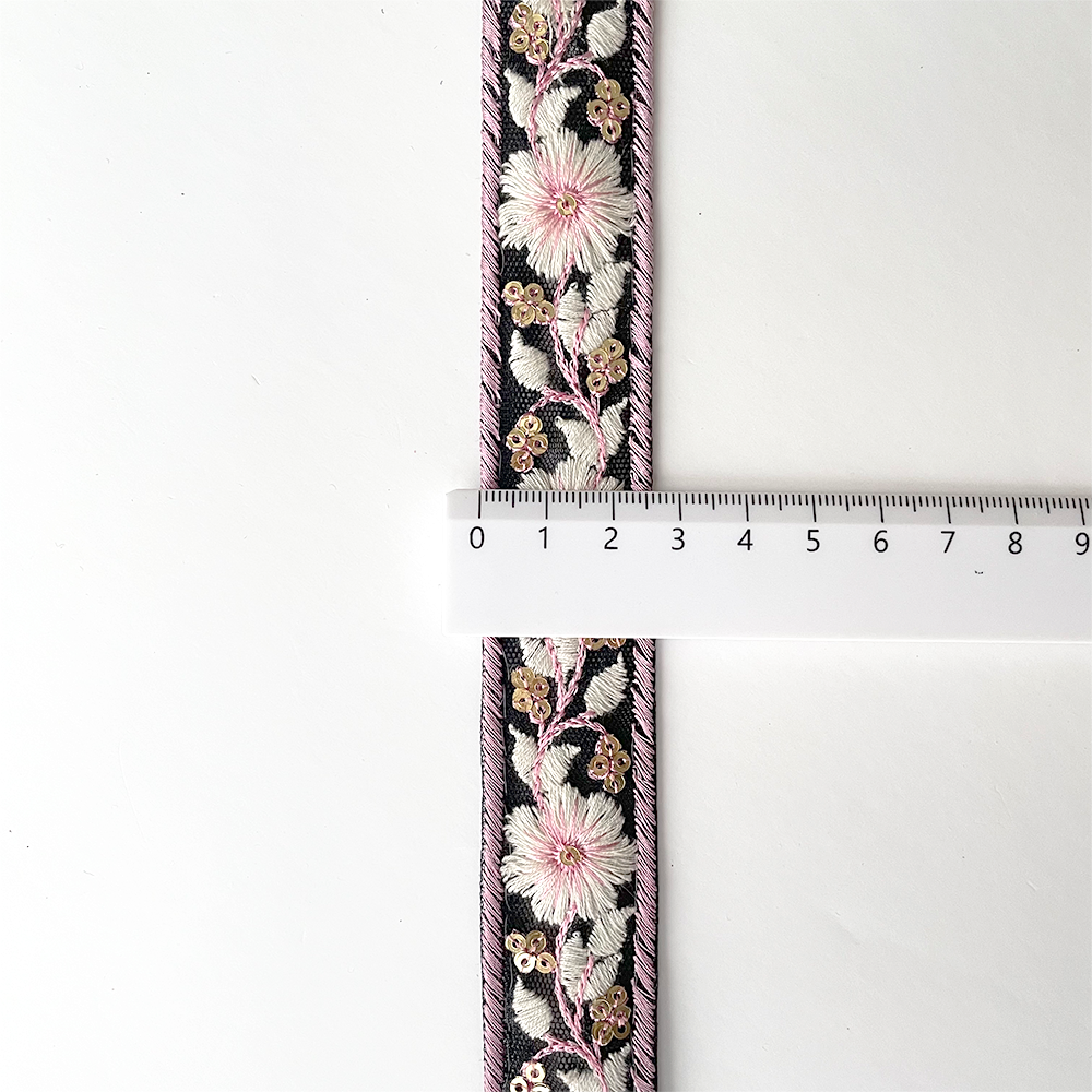 957 【 幅：2.5cm 】 インド刺繍リボン　ブラック　チュール　ピンク