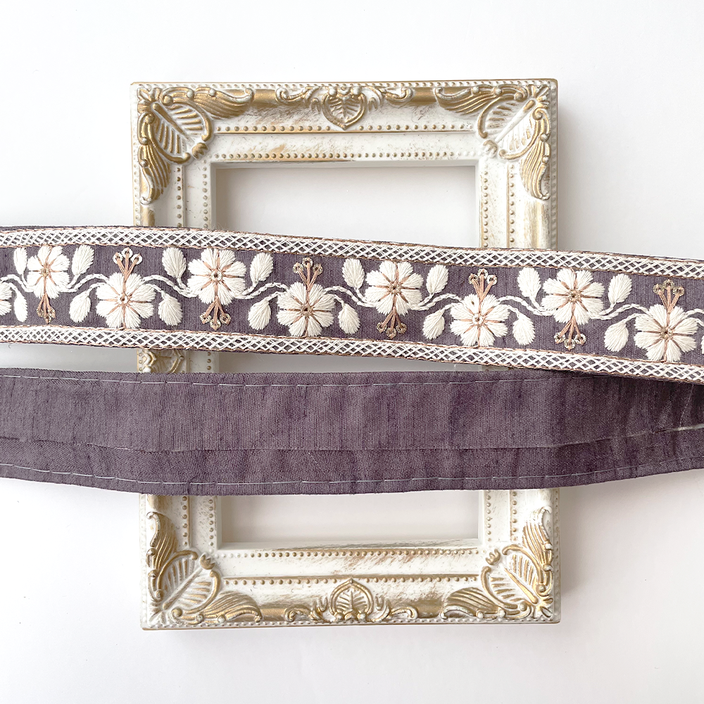 962 【 幅：3cm 】 インド刺繍リボン　パープル　布地　ホワイト　ベージュ