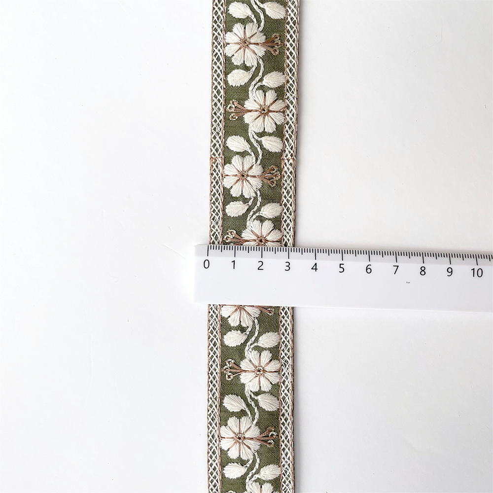 964 【 幅：3cm 】 インド刺繍リボン　抹茶　布地　ホワイト　ベージュ
