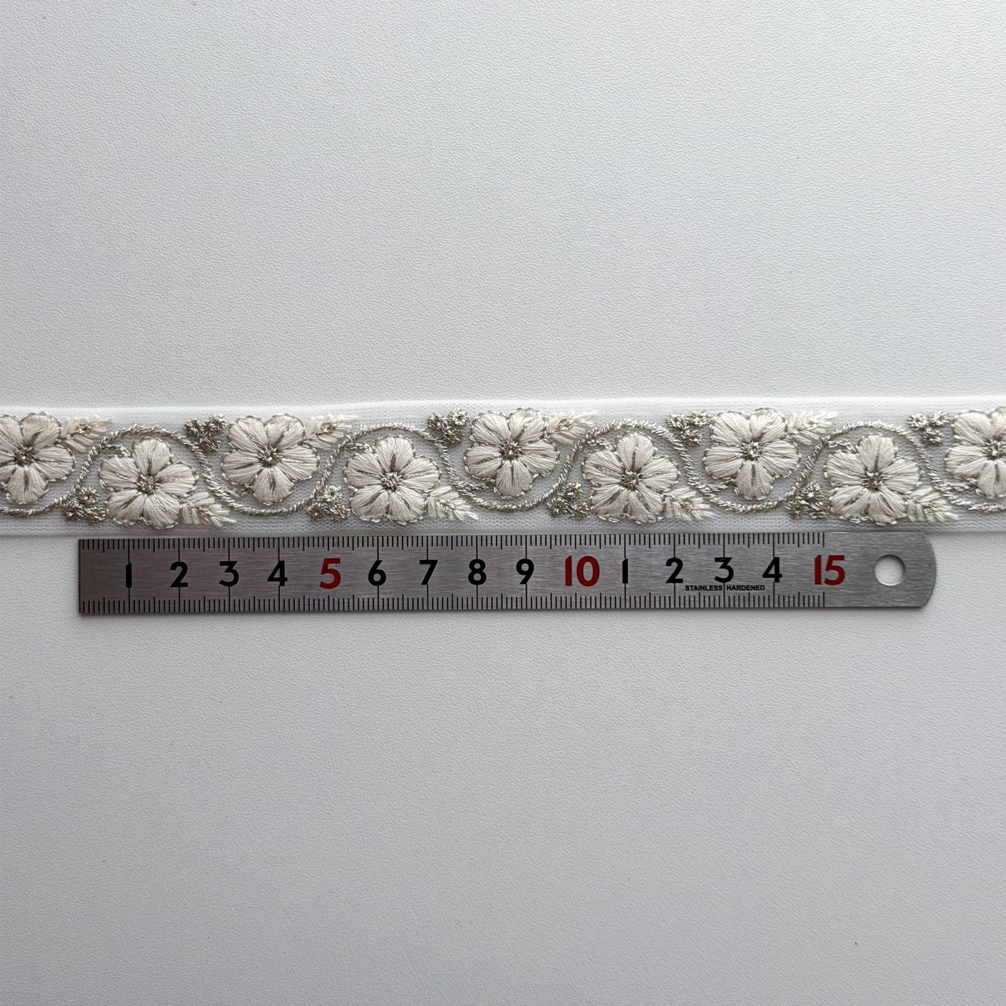 S391 インド刺繍リボン 2.5cm幅 チュール