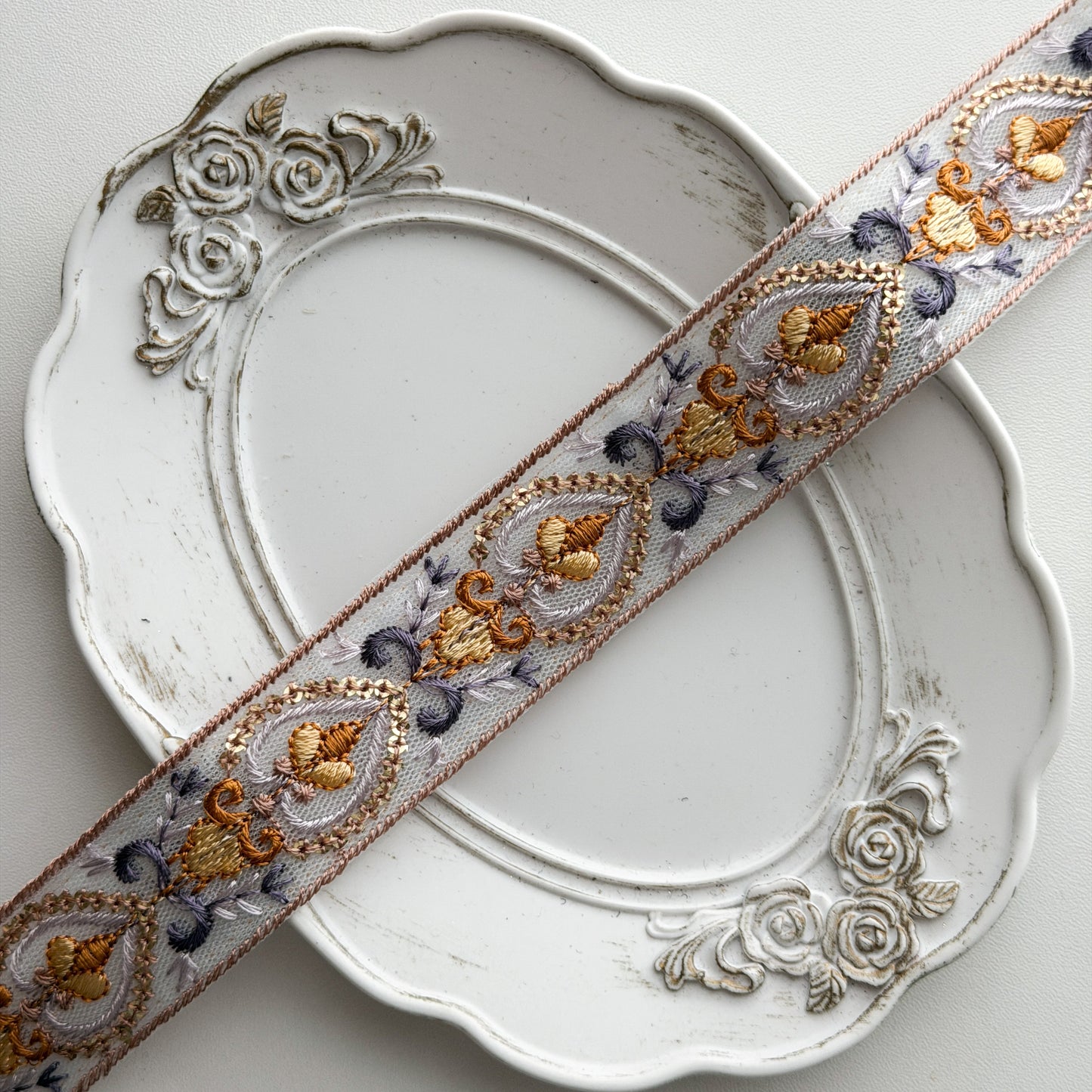 S369 インド刺繍リボン 3cm幅 チュール