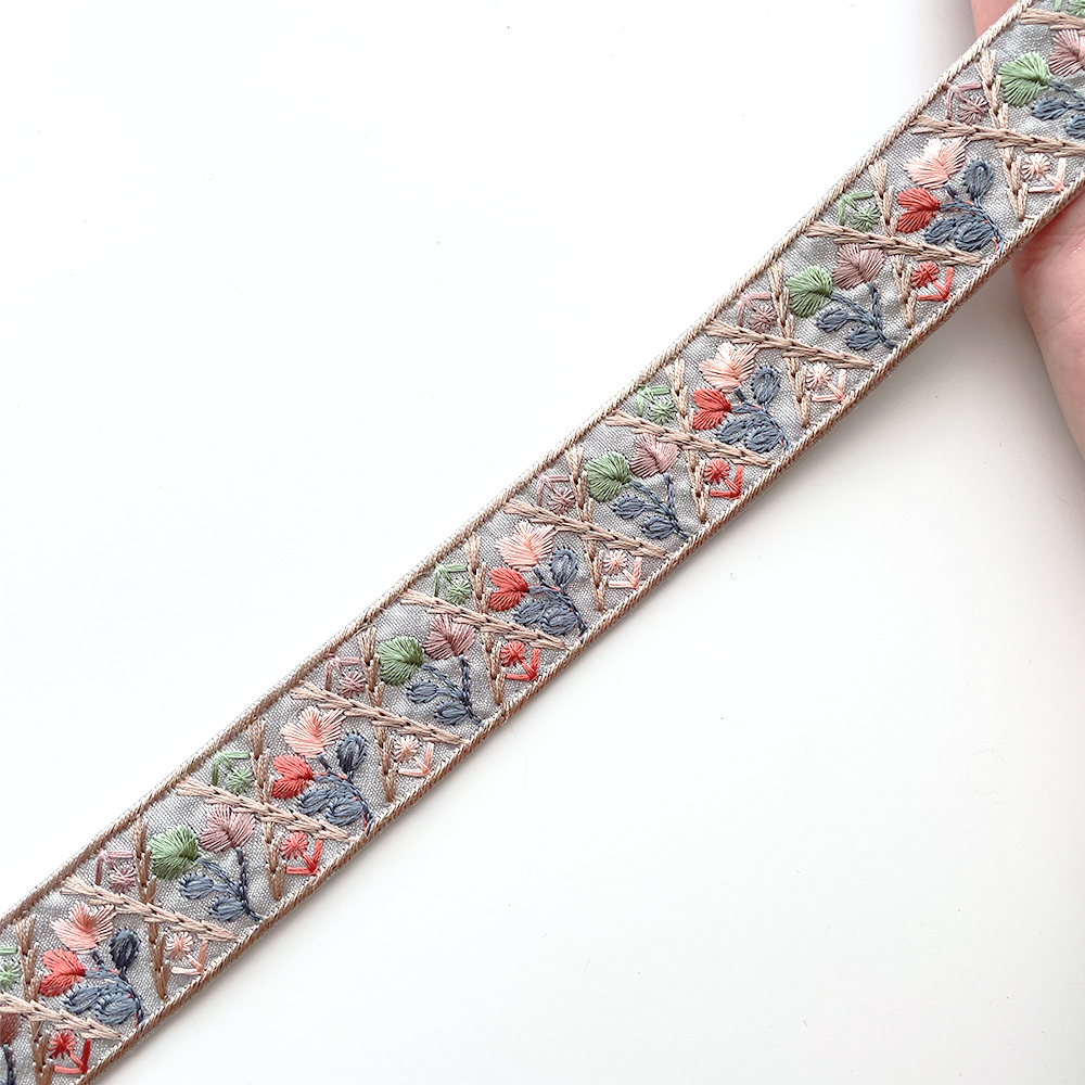982 【 幅：3cm 】 インド刺繍リボン　ブルー　布地　オレンジ　ピンク　ベージュ　グリーン