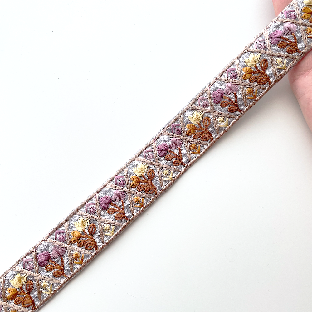 983 【 幅：3cm 】 インド刺繍リボン　ブルー　布地　イエロー　オレンジ　パープル　ブラウン