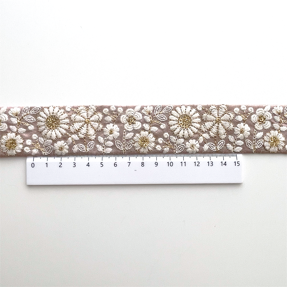 985 【 幅：3.5cm 】 インド刺繍リボン　くすみピンク　布地　ホワイト　ゴールド