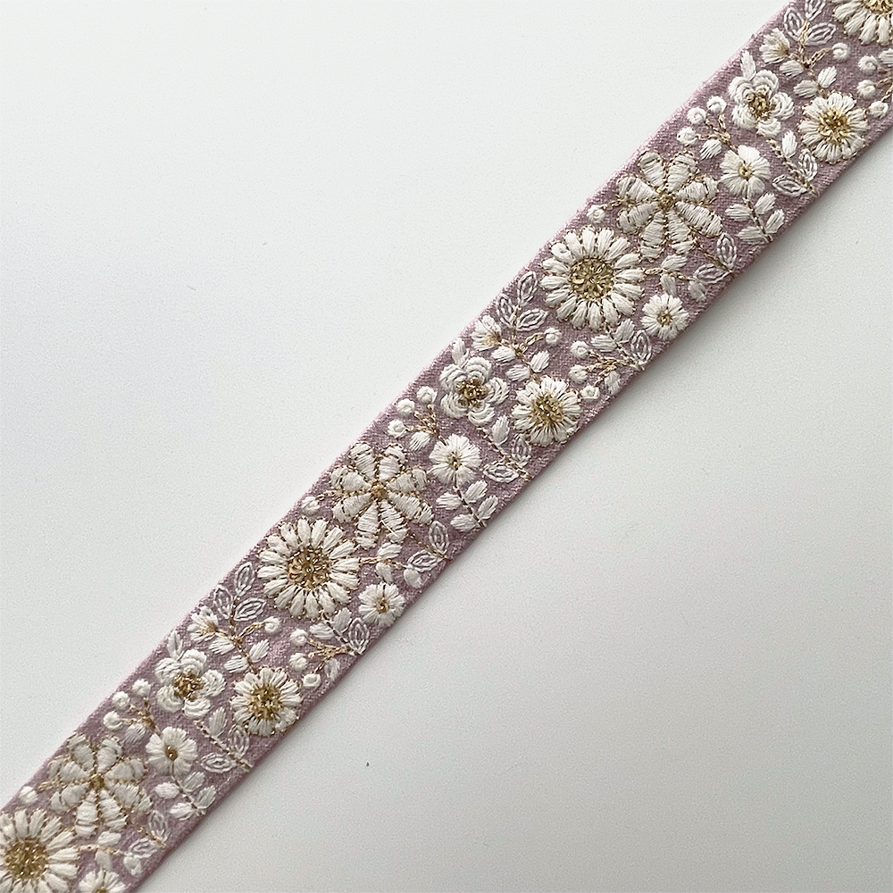 986 【 幅：3.5cm 】 インド刺繍リボン　ピンク　布地　ホワイト　ゴールド