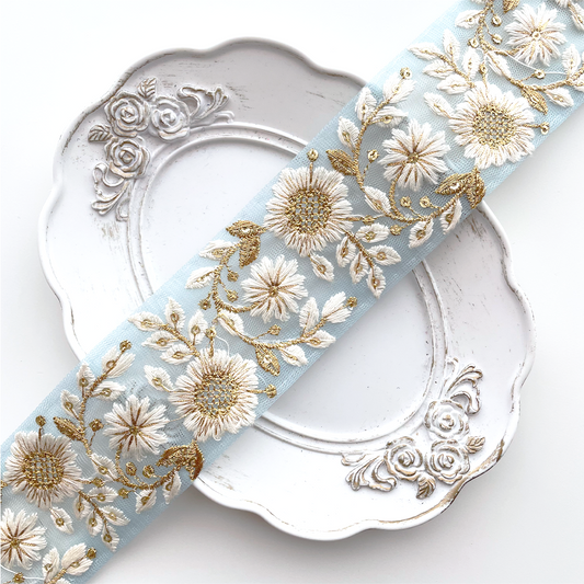 999 【 幅：5.5cm 】 インド刺繍リボン　水色　チュール　ホワイト　ゴールド