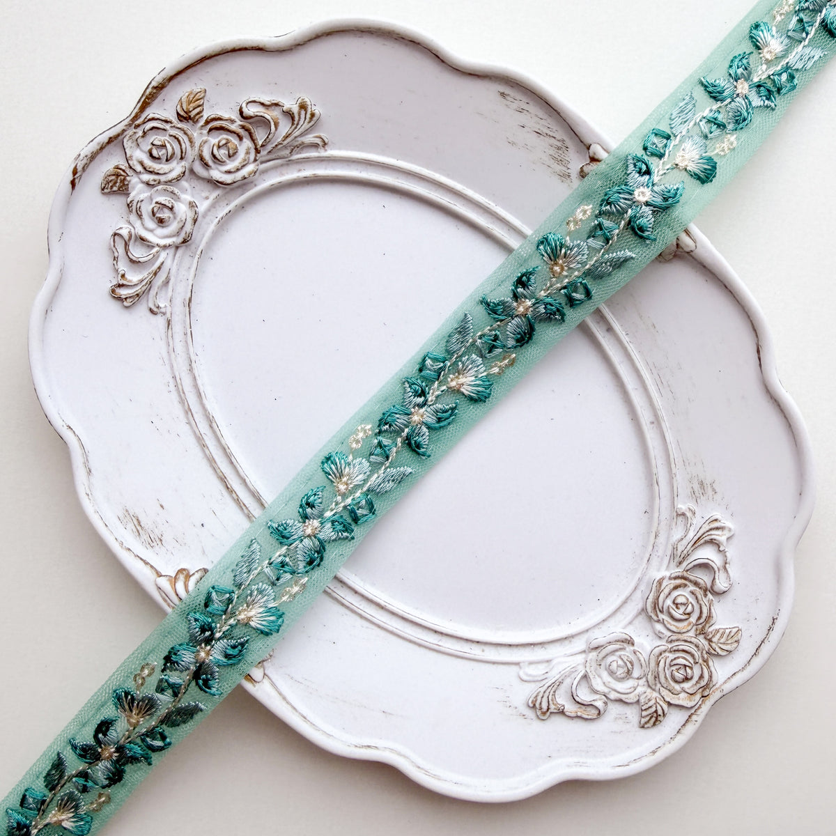 S420 インド刺繍リボン 2.5cm幅 チュール