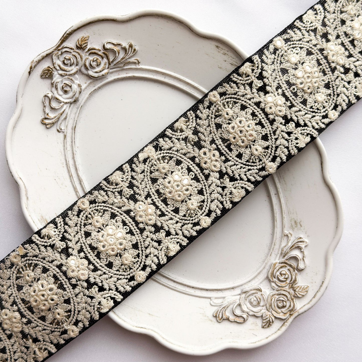 S407 インド刺繍リボン 4.5cm幅 チュール