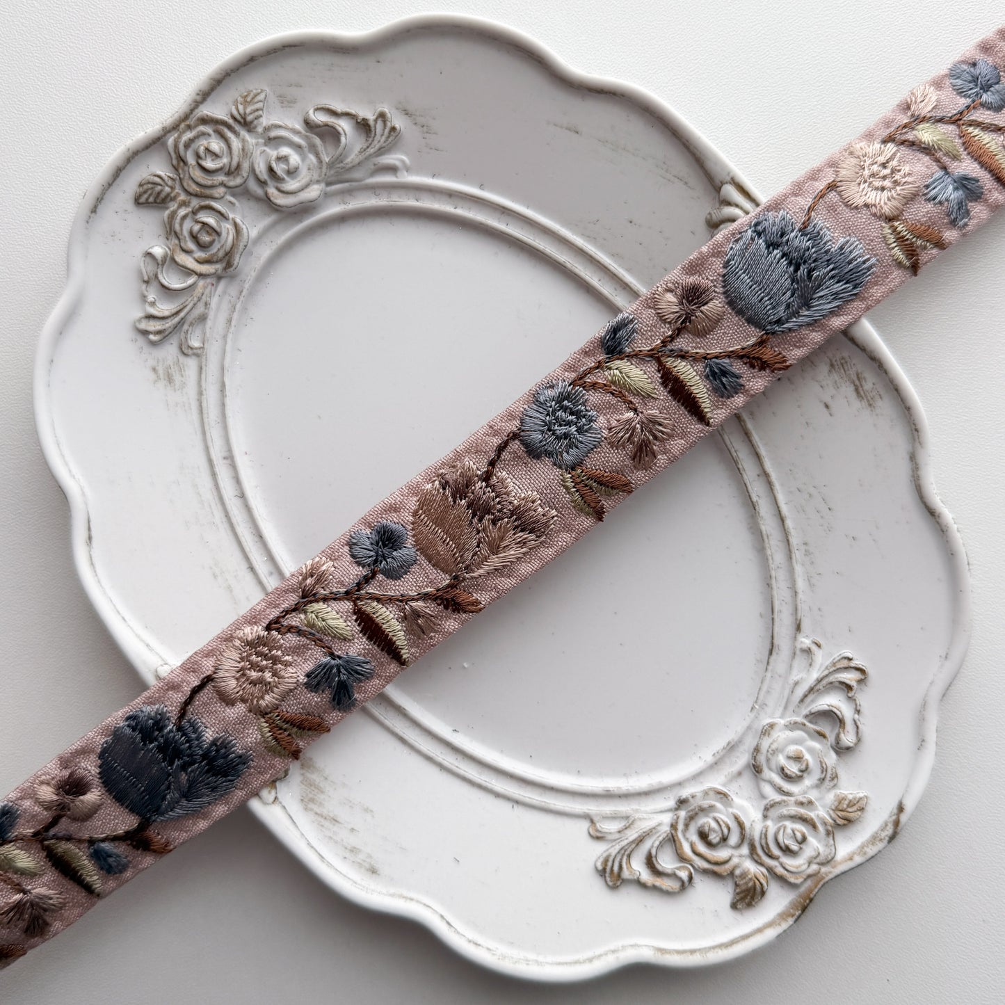 S367 インド刺繍リボン 2.5cm幅 布地 チューリップ