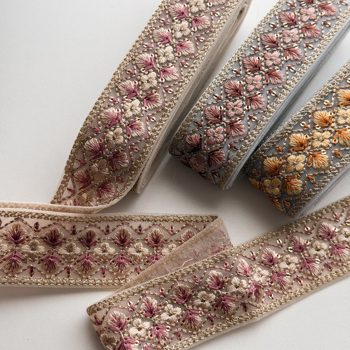 S278 インド刺繍リボン 4cm幅 チュール アーガイルフラワー