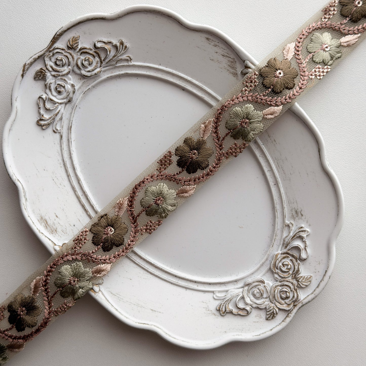 S310 インド刺繍リボン 2.2cm幅 チュール ガーランドフラワー