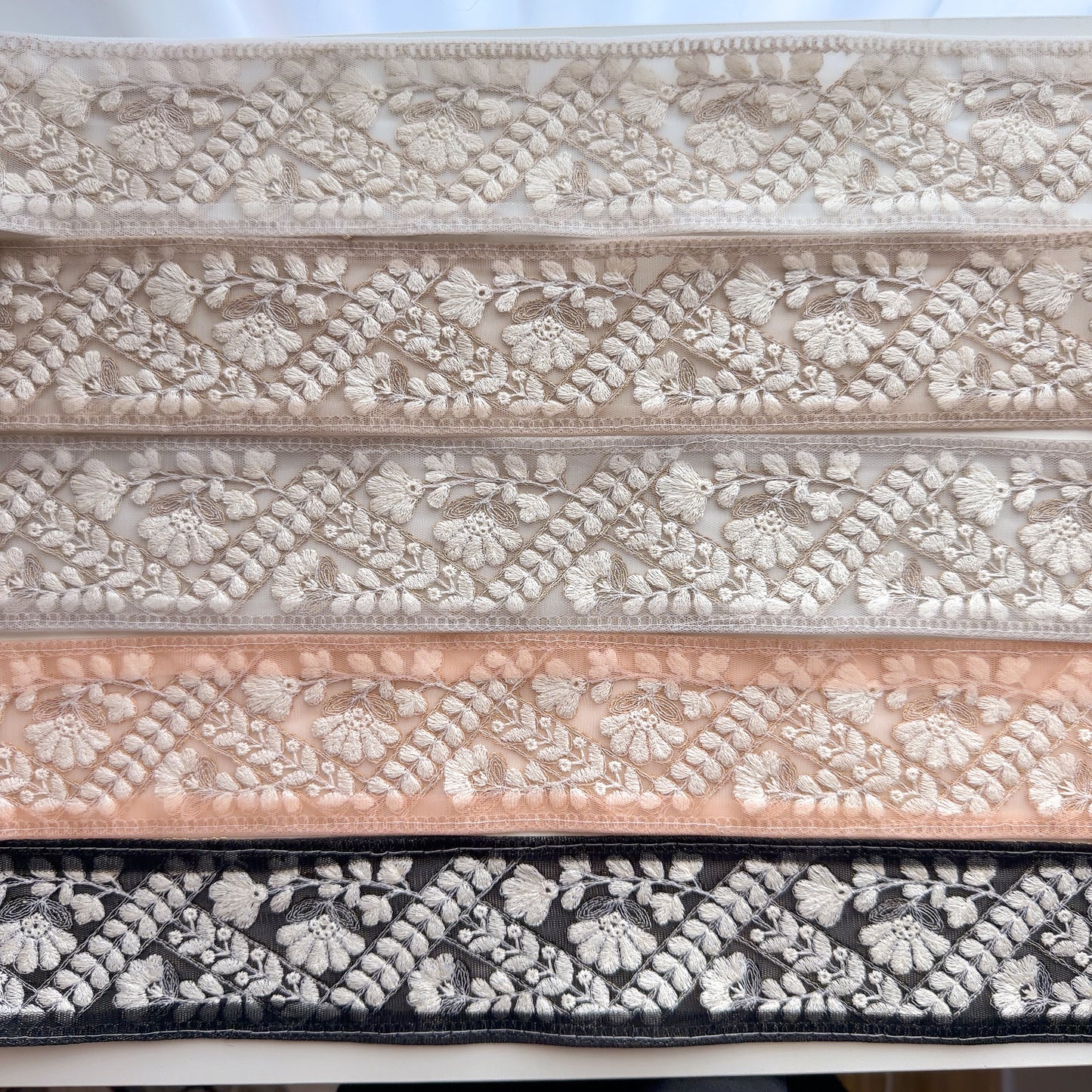 S381 インド刺繍リボン 6.5cm幅 チュール