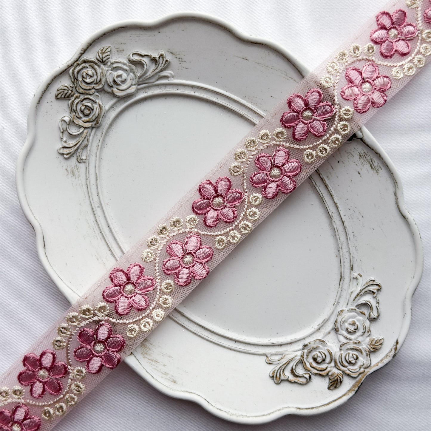 S411 インド刺繍リボン 3cm幅 チュール