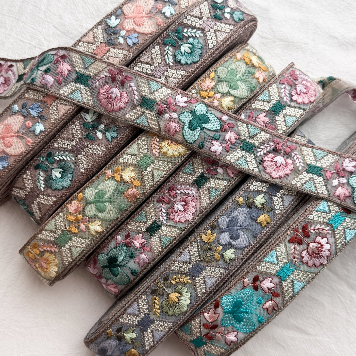 S405 インド刺繍リボン 3.5cm幅 チュール