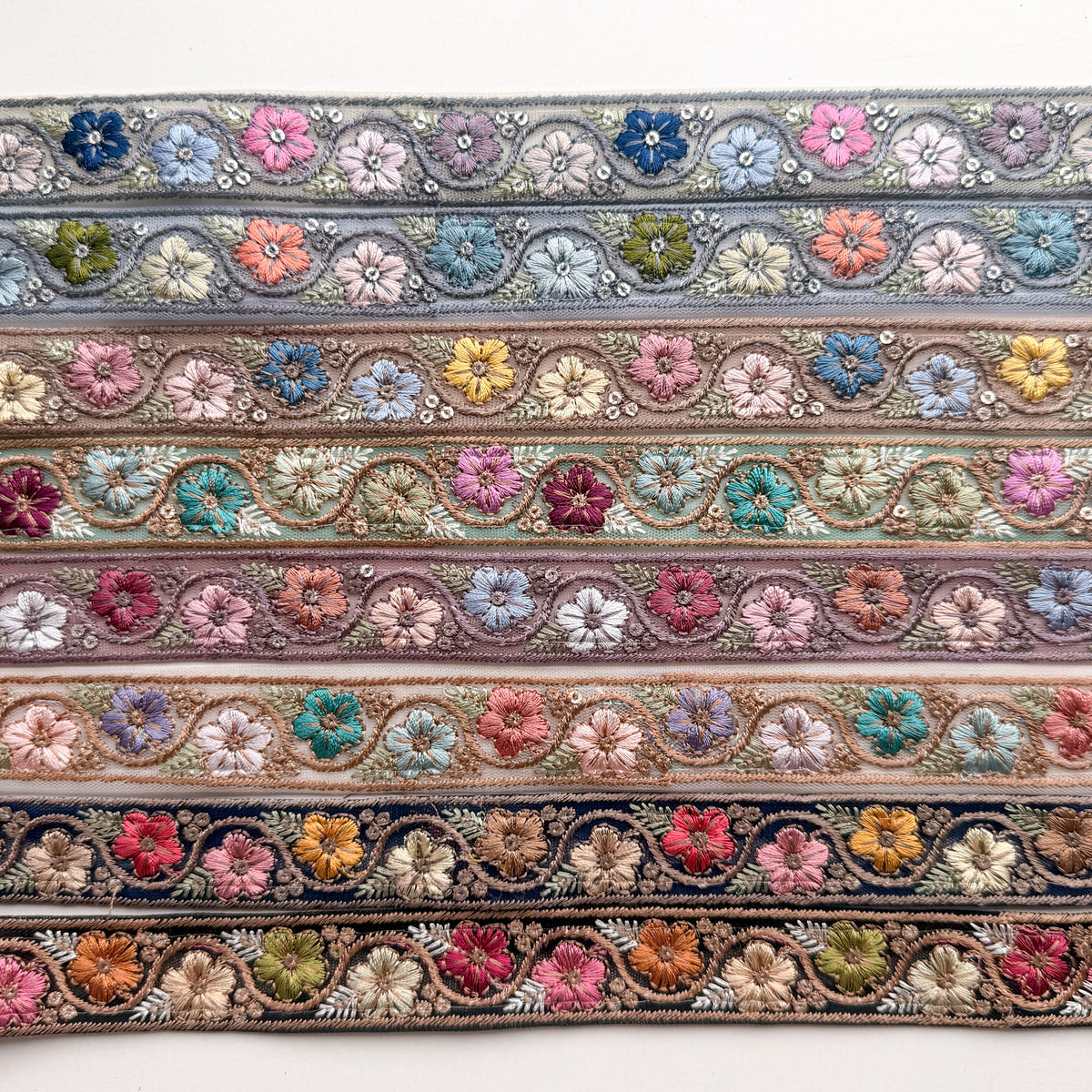 S419 インド刺繍リボン 2.5cm幅 チュール