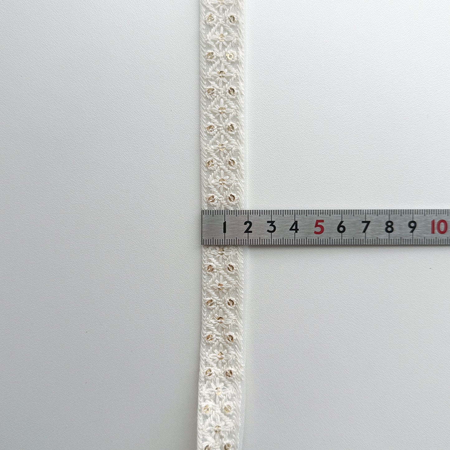 S383 インド刺繍リボン 2cm幅 チュール