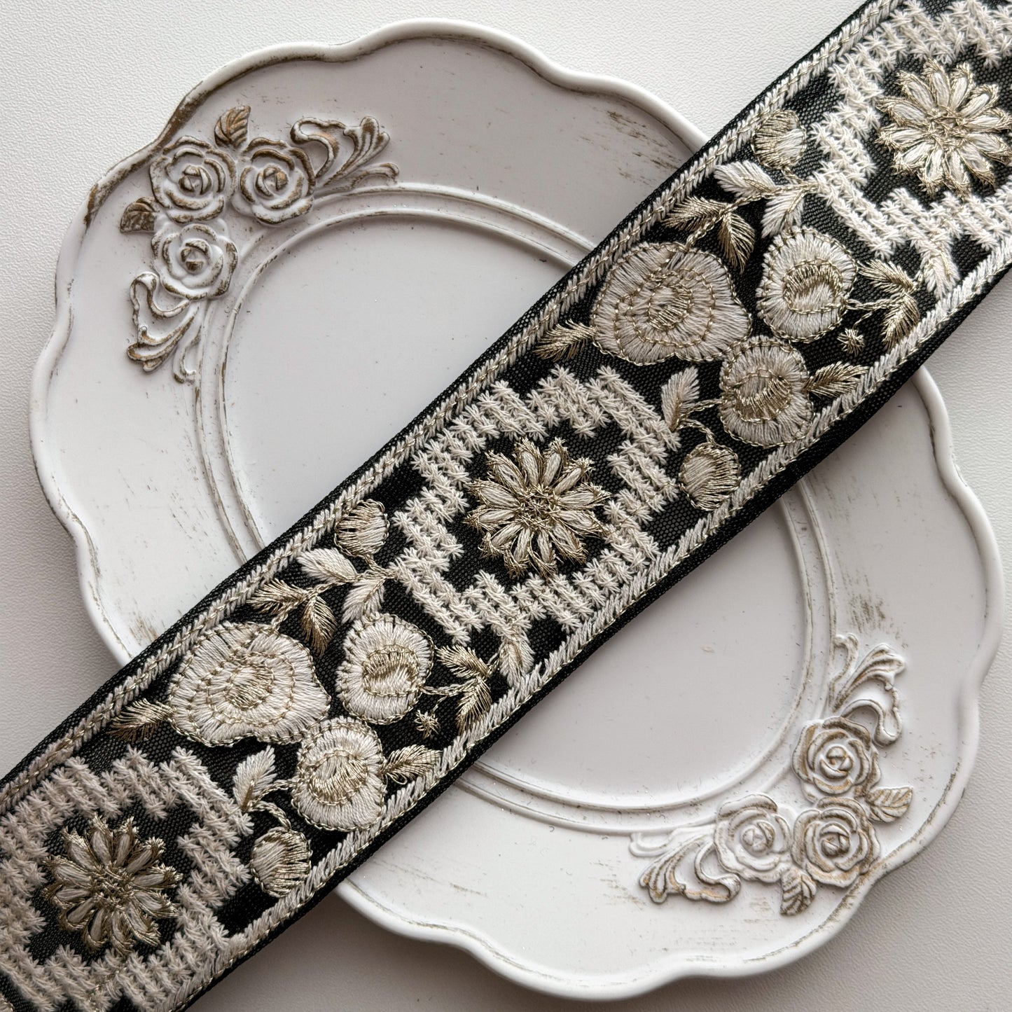 S336 インド刺繍リボン 4.8cm幅 チュール ローズ