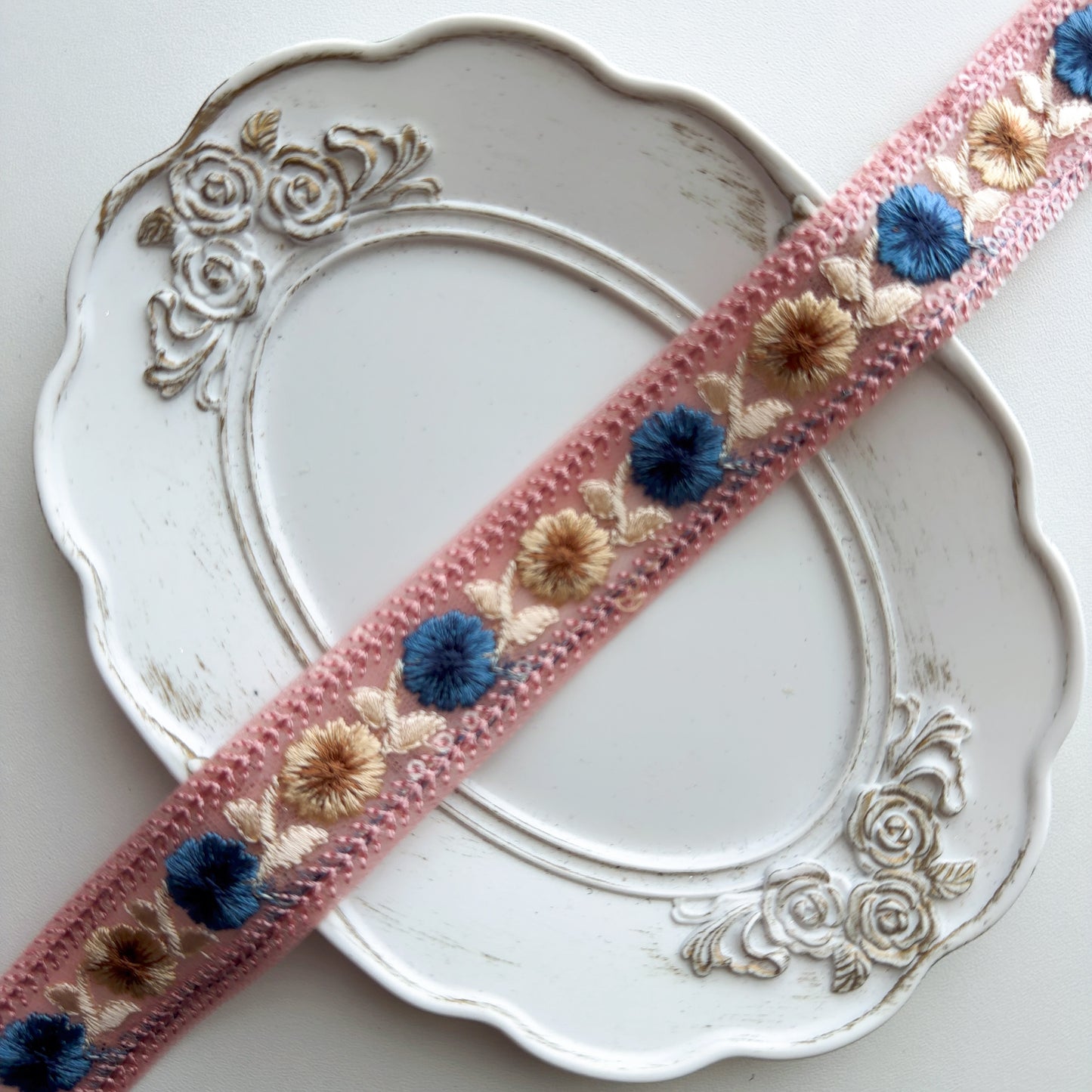 S288 インド刺繍リボン 2.5cm幅 チュール ポンポンフラワー