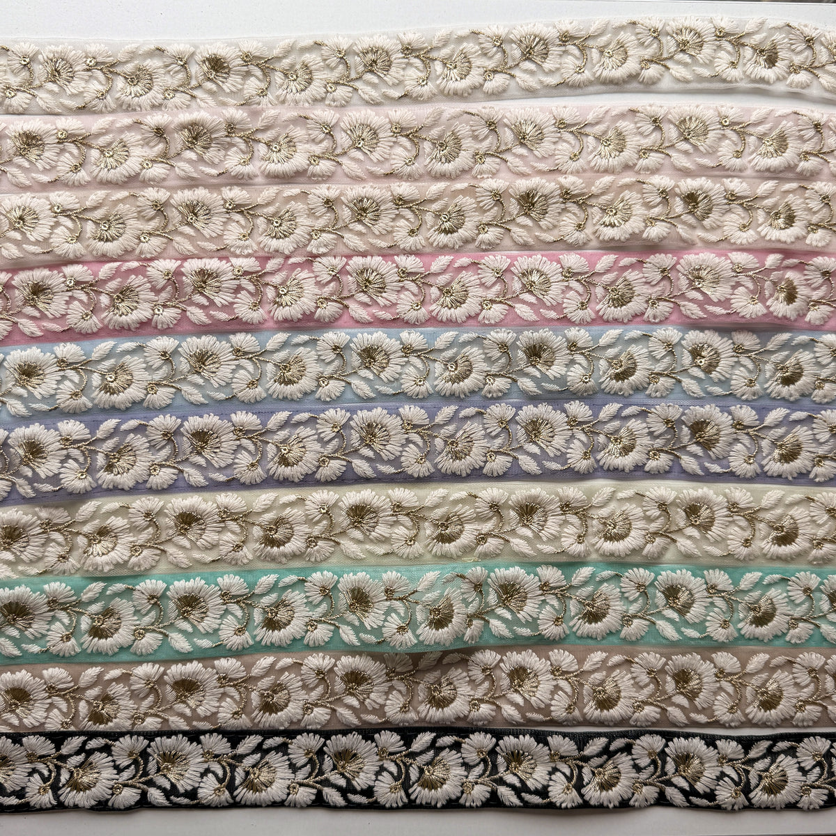 S421 インド刺繍リボン 3.5cm幅 チュール