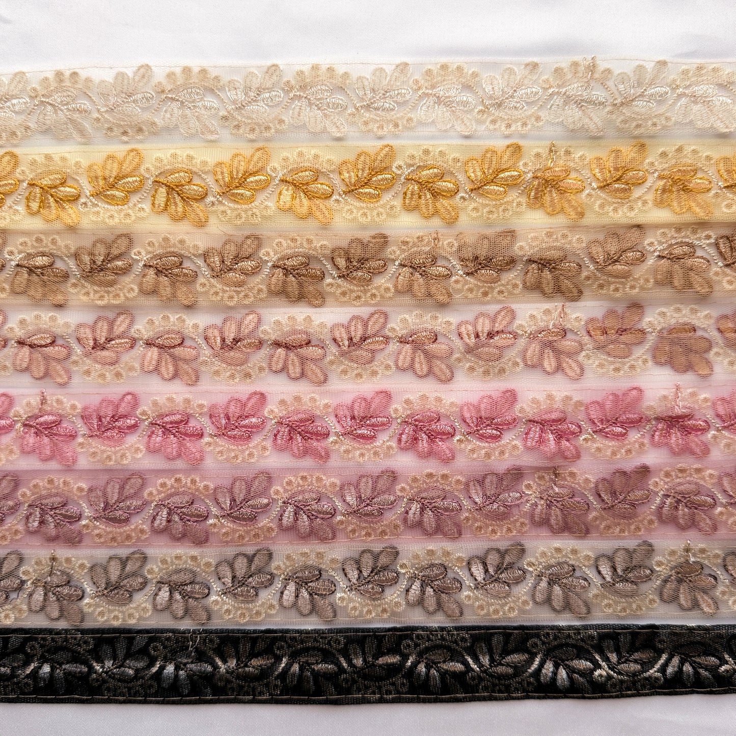 S408 インド刺繍リボン 3cm幅 チュール