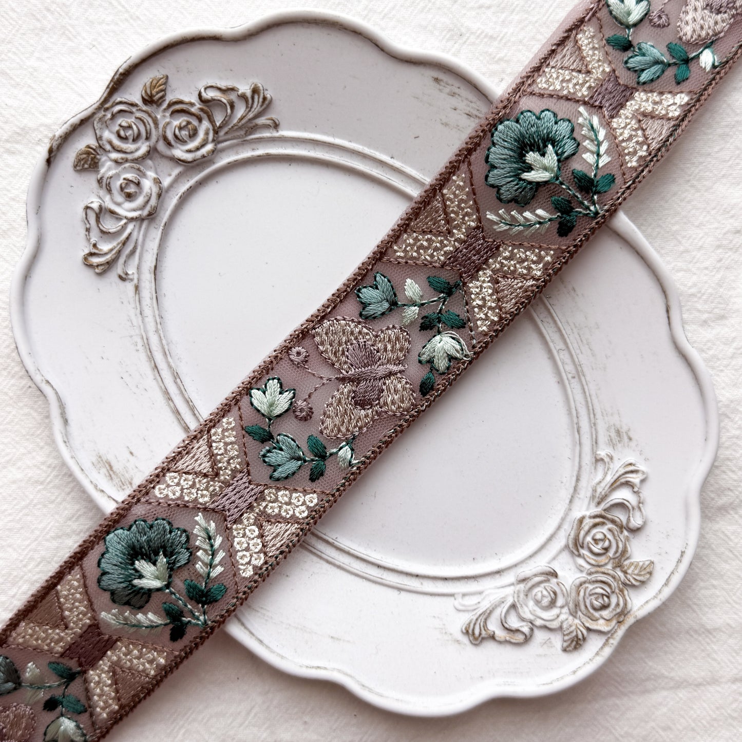S405 インド刺繍リボン 3.5cm幅 チュール