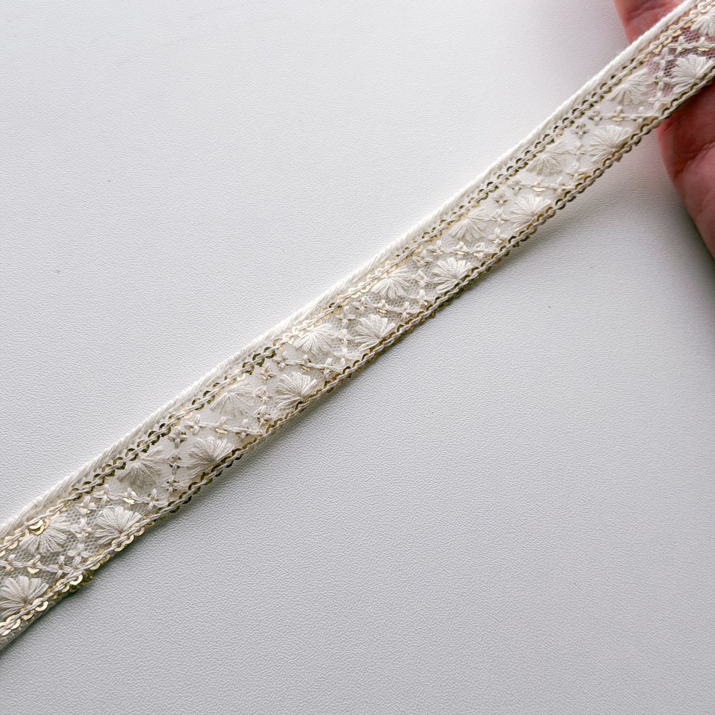 S385 インド刺繍リボン 2cm幅 チュール