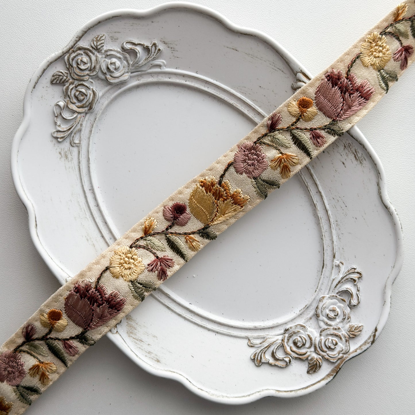 S367 インド刺繍リボン 2.5cm幅 布地 チューリップ