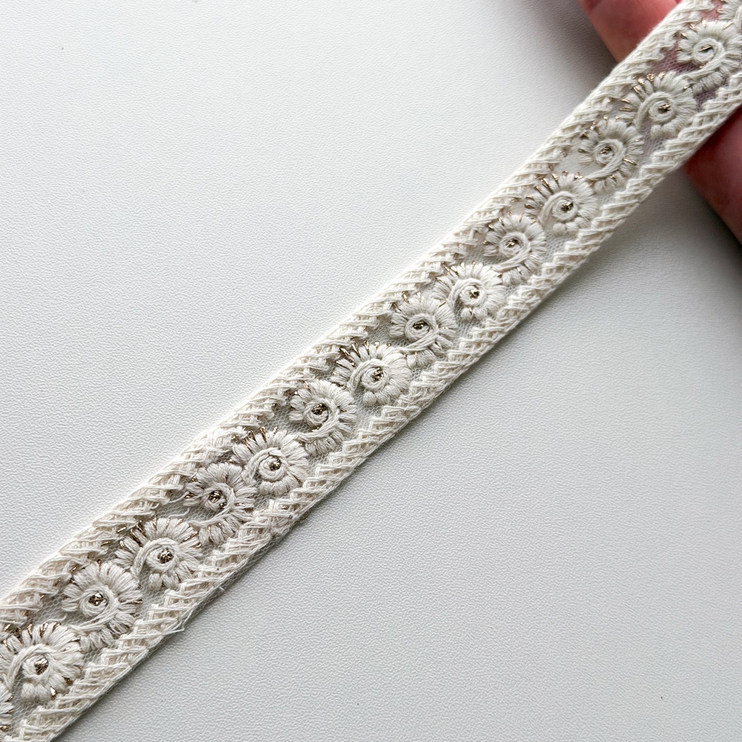 S386 インド刺繍リボン 2cm幅 チュール  ナルト