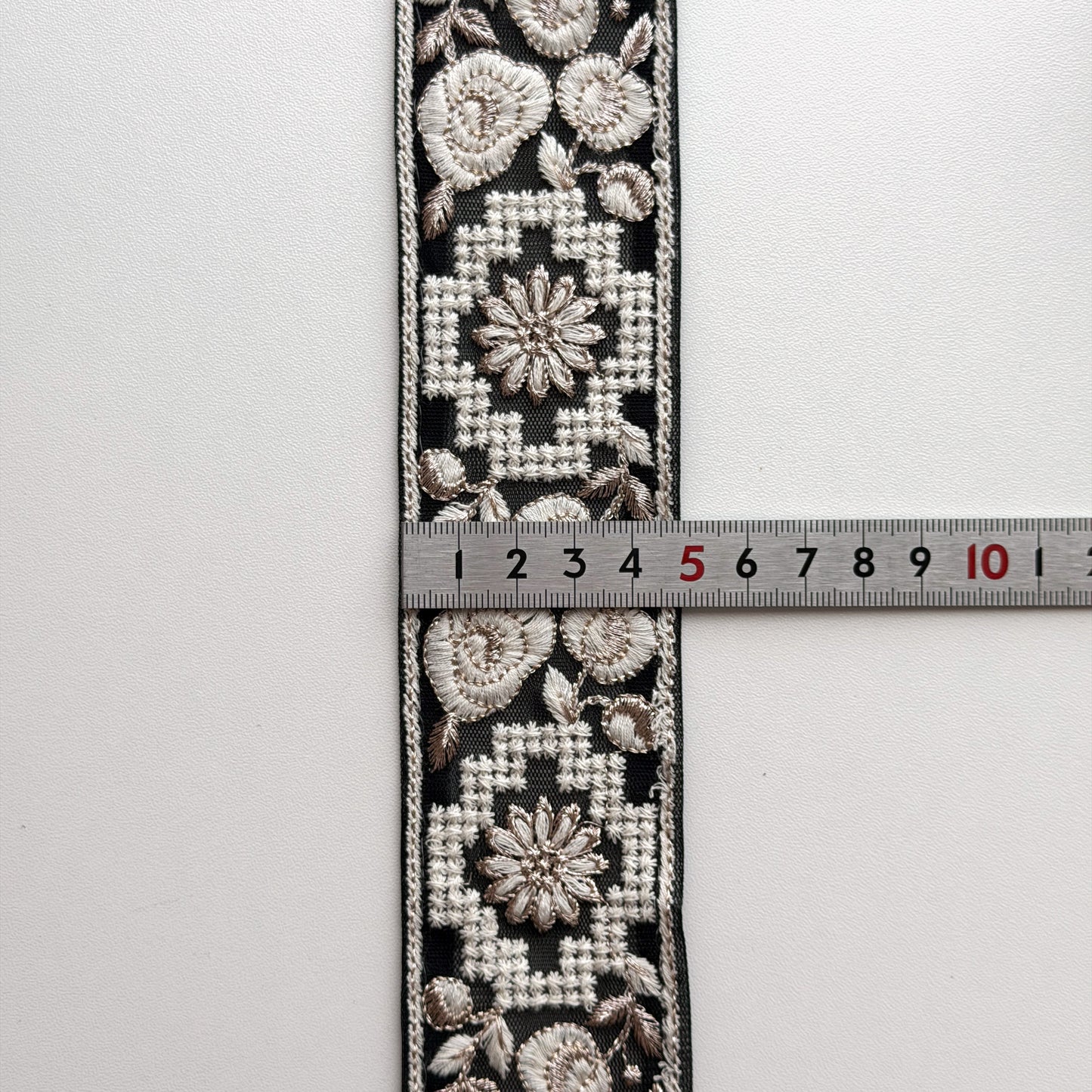 S336 インド刺繍リボン 4.8cm幅 チュール ローズ