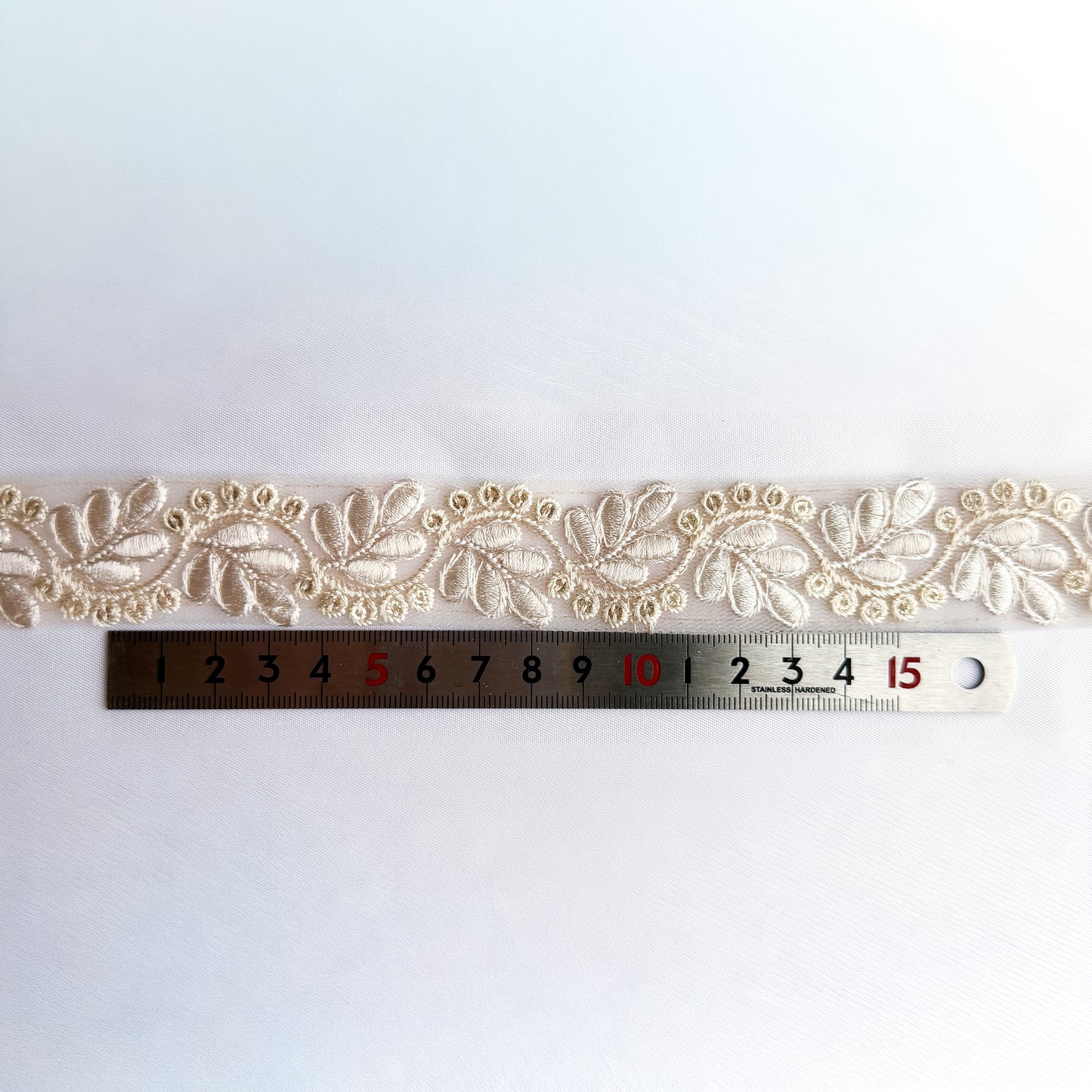 S408 インド刺繍リボン 3cm幅 チュール
