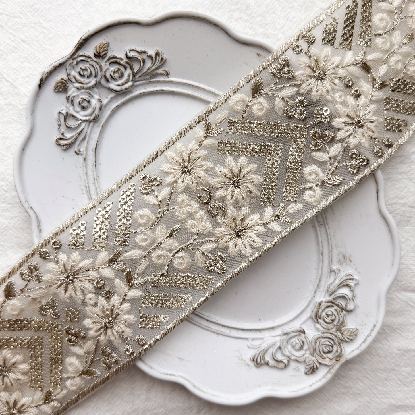 S402 インド刺繍リボン 6cm幅 チュール