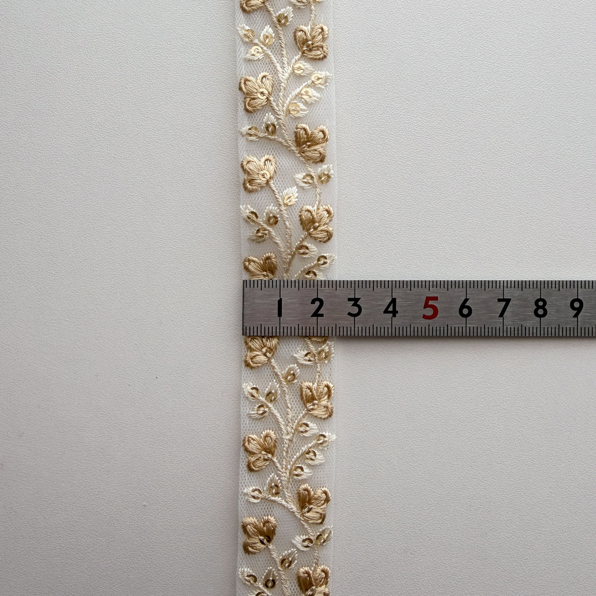 S368 インド刺繍リボン 2.5cm幅 チュール トリリウム