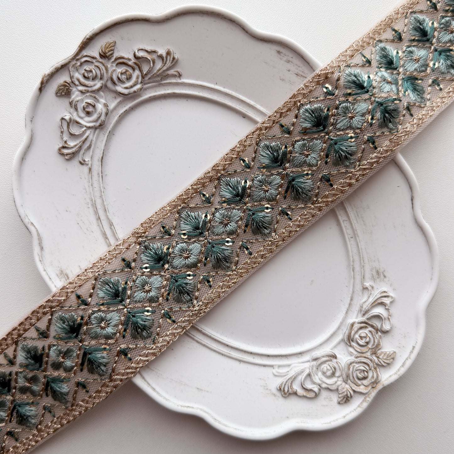 S278 インド刺繍リボン 4cm幅 チュール アーガイルフラワー
