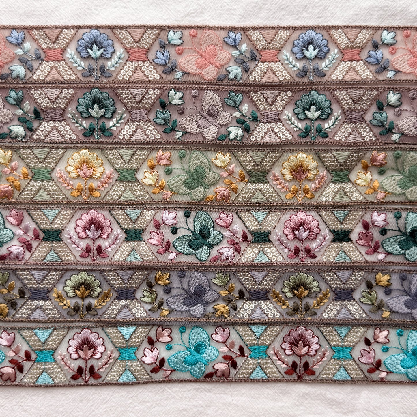 S405 インド刺繍リボン 3.5cm幅 チュール