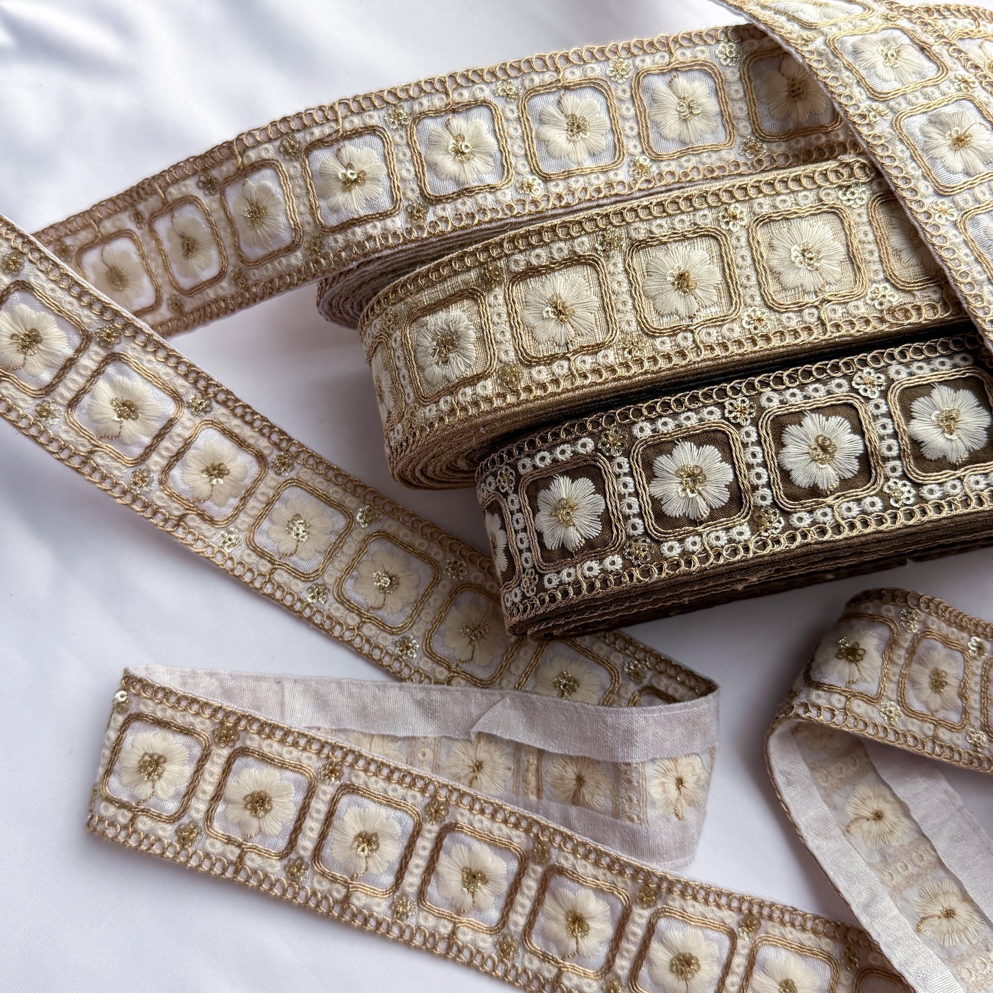 S409 インド刺繍リボン 4.5cm幅 布地
