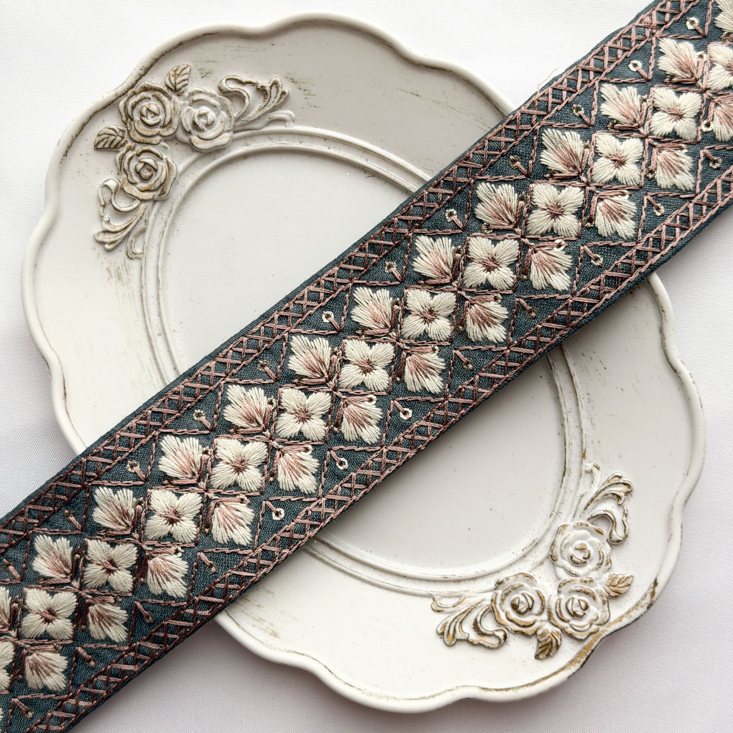 S413 インド刺繍リボン 4.5cm幅 布地