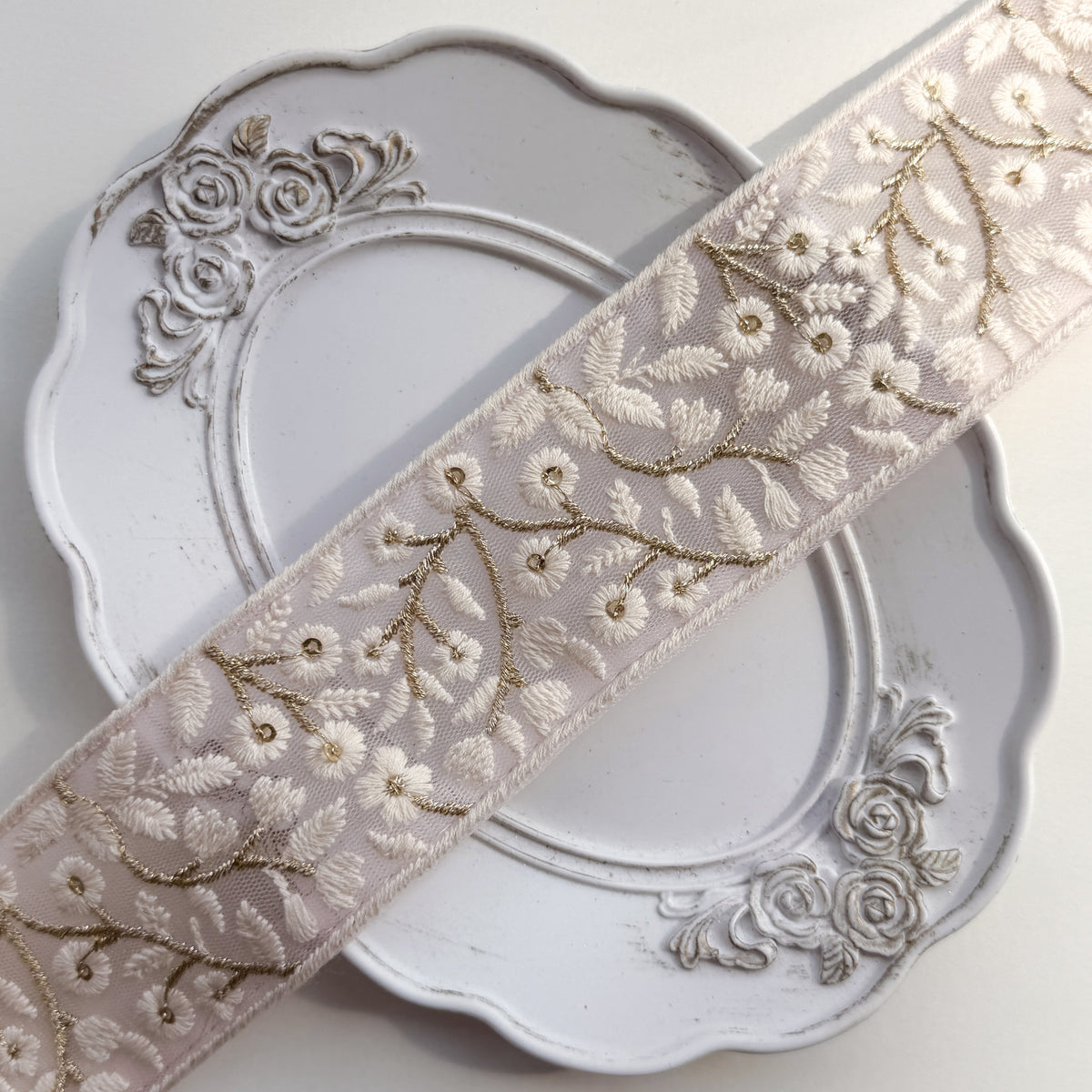 S418 インド刺繍リボン 5cm幅 チュール