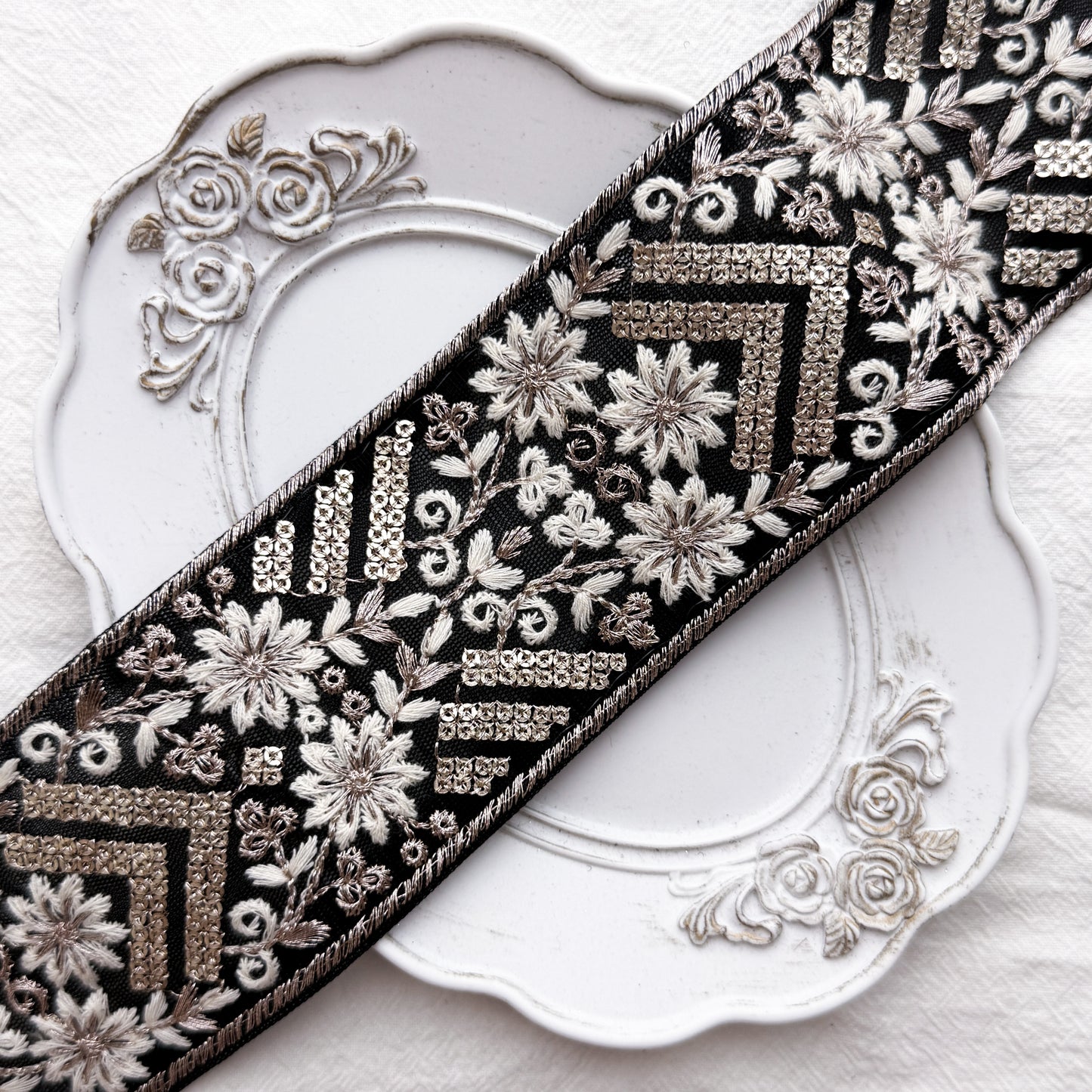 S402 インド刺繍リボン 6cm幅 チュール